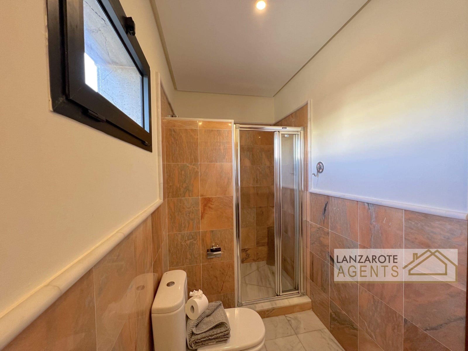 3 bedroom Villa for sale in Playa Blanca with pool - € 475,000 (Ref: 9470730)