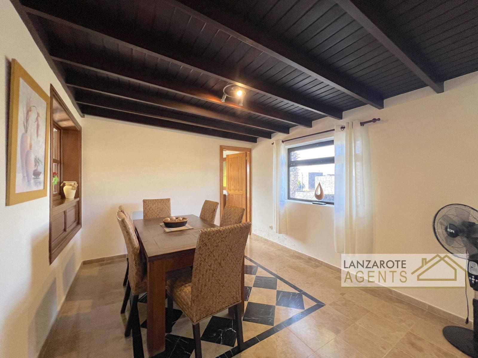 3 bedroom Villa for sale in Playa Blanca with pool - € 475,000 (Ref: 9470730)