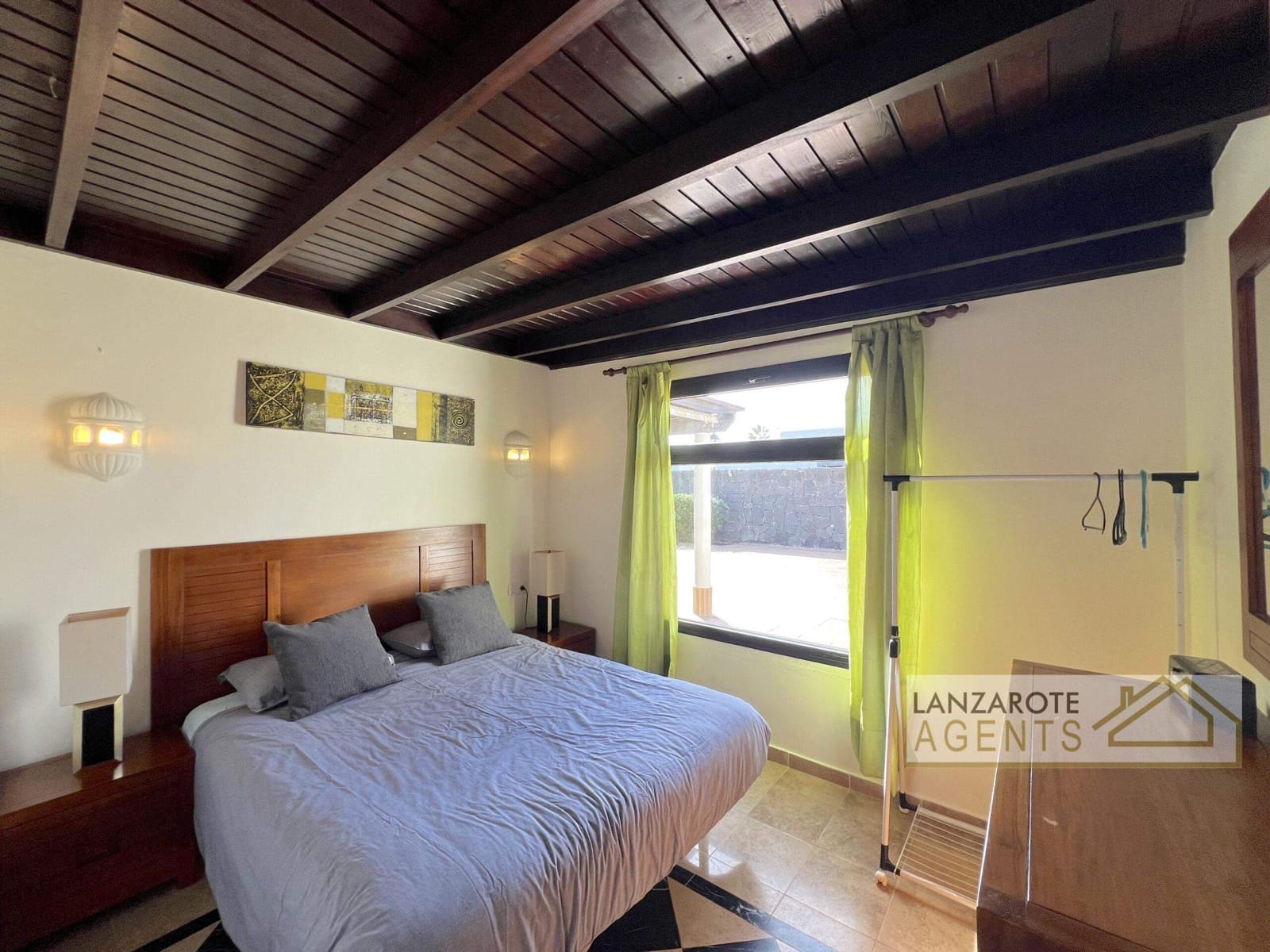 3 bedroom Villa for sale in Playa Blanca with pool - € 475,000 (Ref: 9470730)