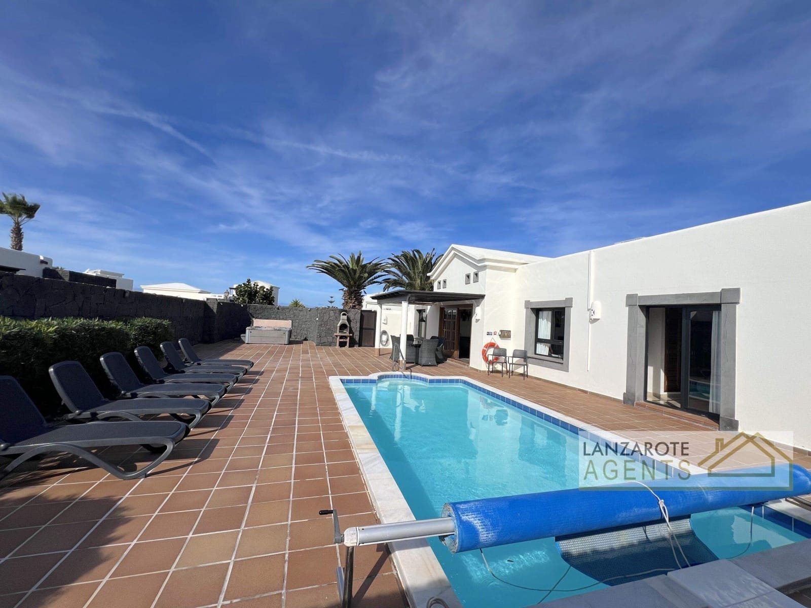 3 bedroom Villa for sale in Playa Blanca with pool - € 475,000 (Ref: 9470730)