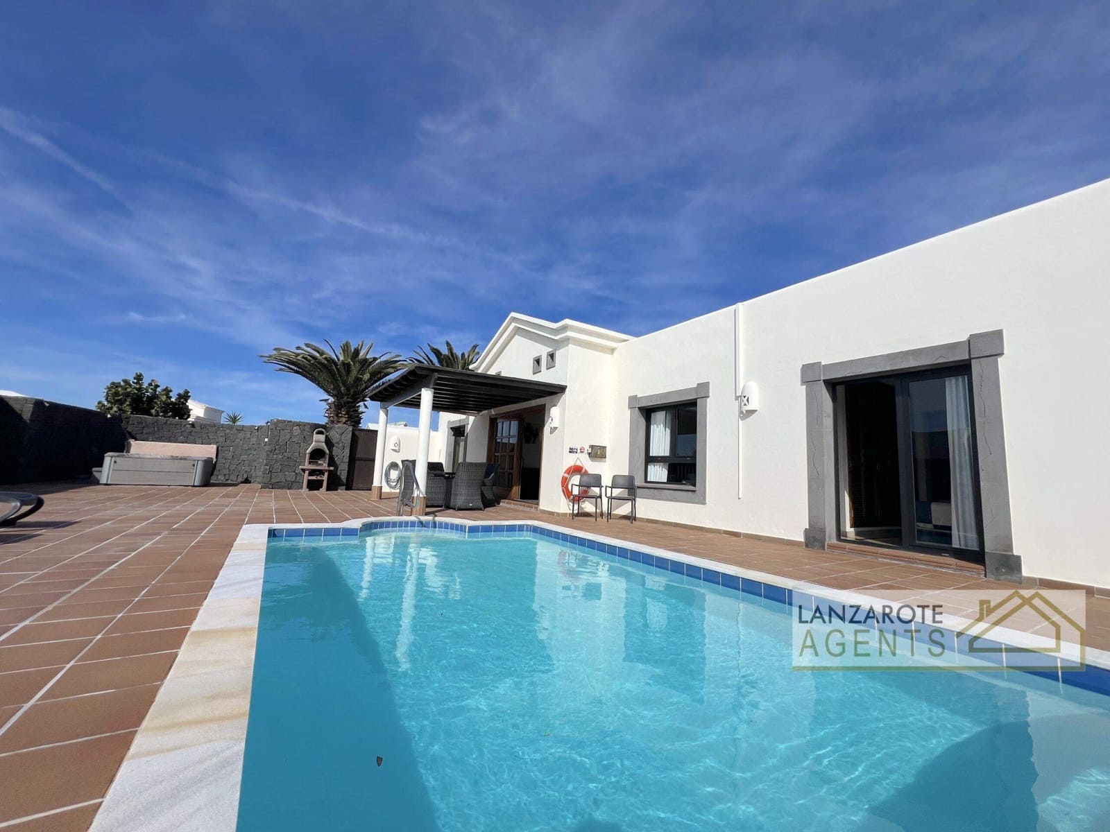 3 bedroom Villa for sale in Playa Blanca with pool - € 475,000 (Ref: 9470730)