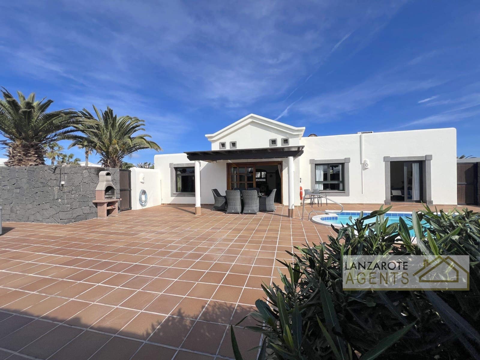 3 bedroom Villa for sale in Playa Blanca with pool - € 475,000 (Ref: 9470730)
