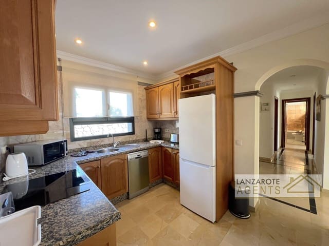 3 chambre Villa/Maison à vendre à Playa Blanca, Yaiza avec piscine - 475 000 € (Ref: 9470730)