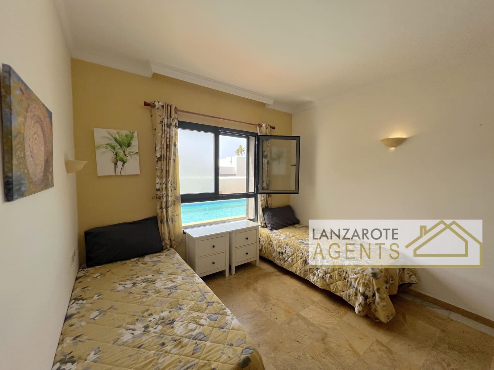 2 bedroom Villa for sale in Playa Blanca with pool - € 475,000 (Ref: 9511184)
