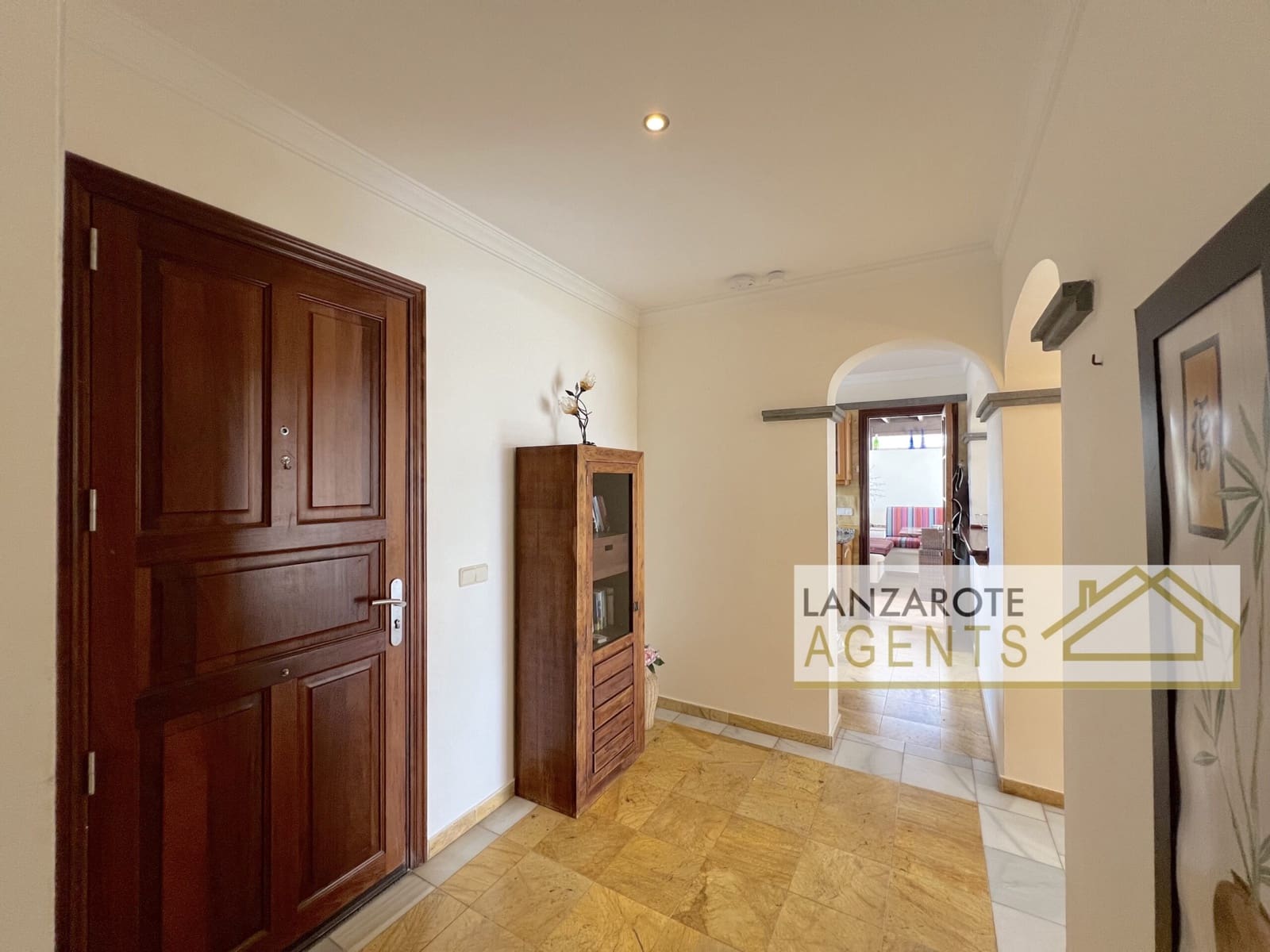 2 bedroom Villa for sale in Playa Blanca with pool - € 475,000 (Ref: 9511184)