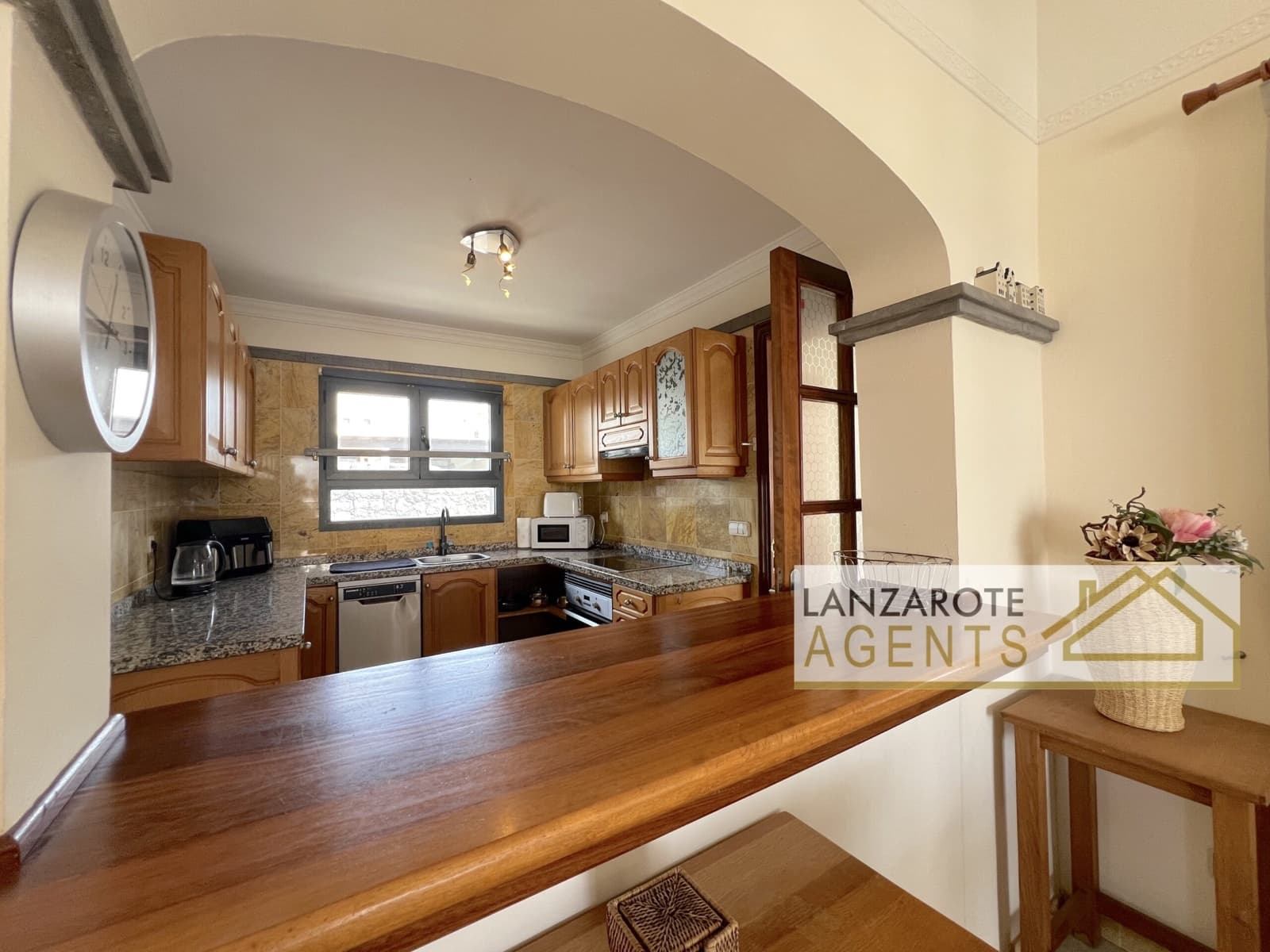 2 bedroom Villa for sale in Playa Blanca with pool - € 475,000 (Ref: 9511184)