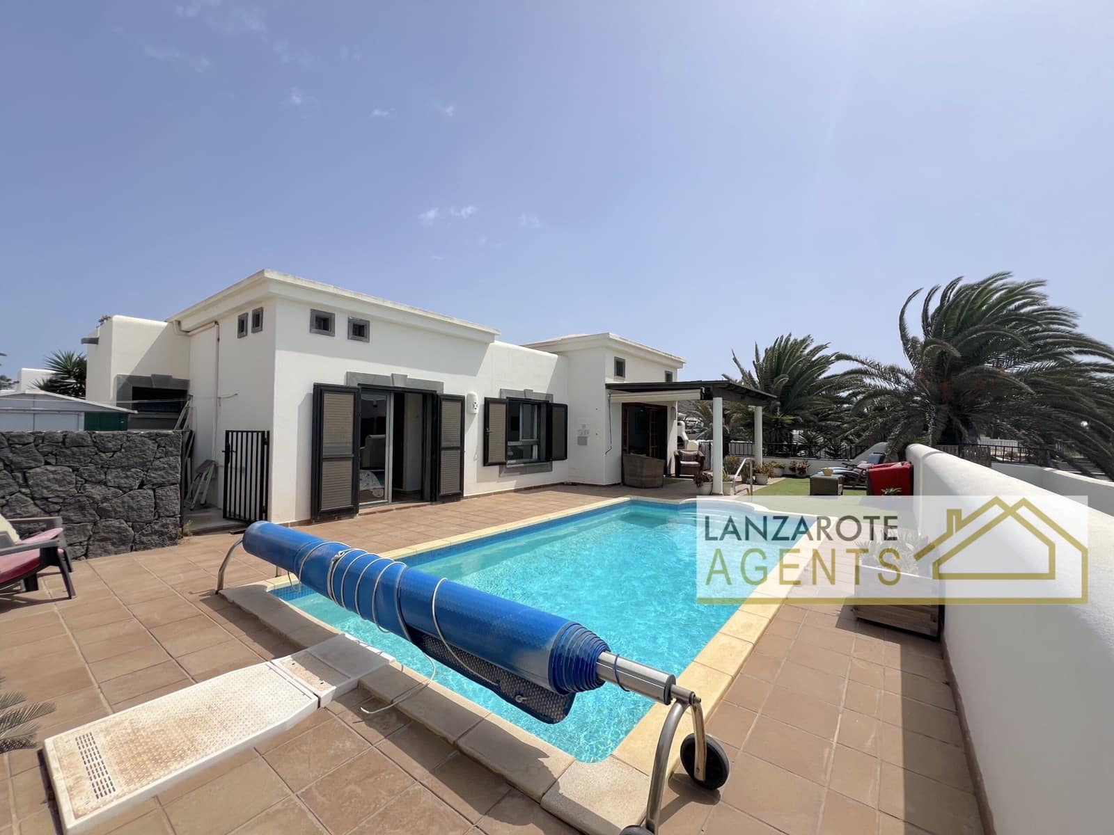 2 bedroom Villa for sale in Playa Blanca with pool - € 475,000 (Ref: 9511184)