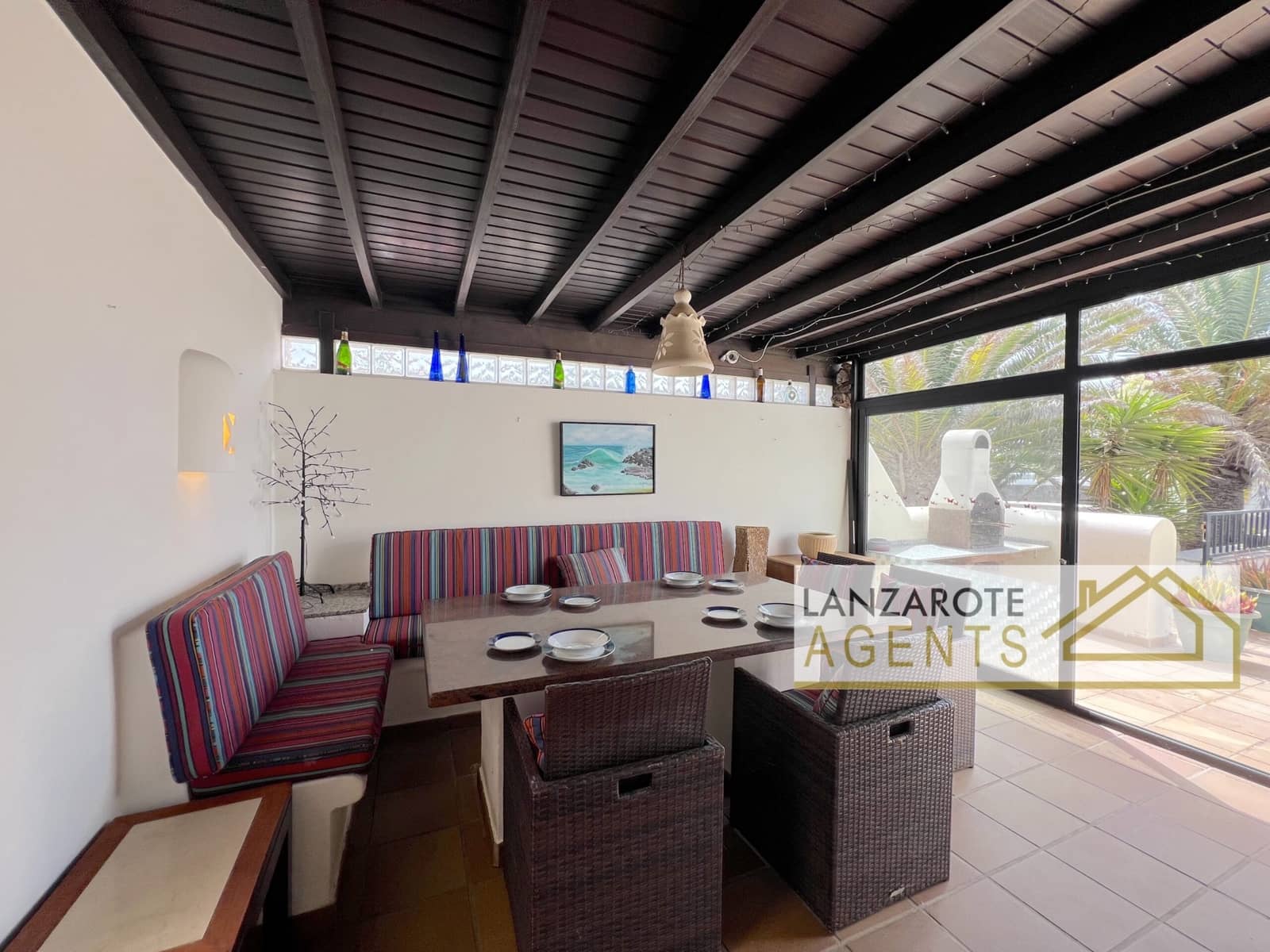 2 bedroom Villa for sale in Playa Blanca with pool - € 475,000 (Ref: 9511184)