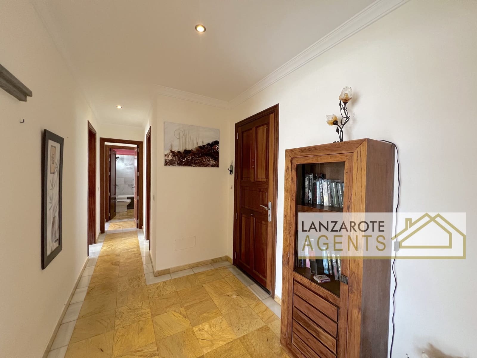 2 bedroom Villa for sale in Playa Blanca with pool - € 475,000 (Ref: 9511184)