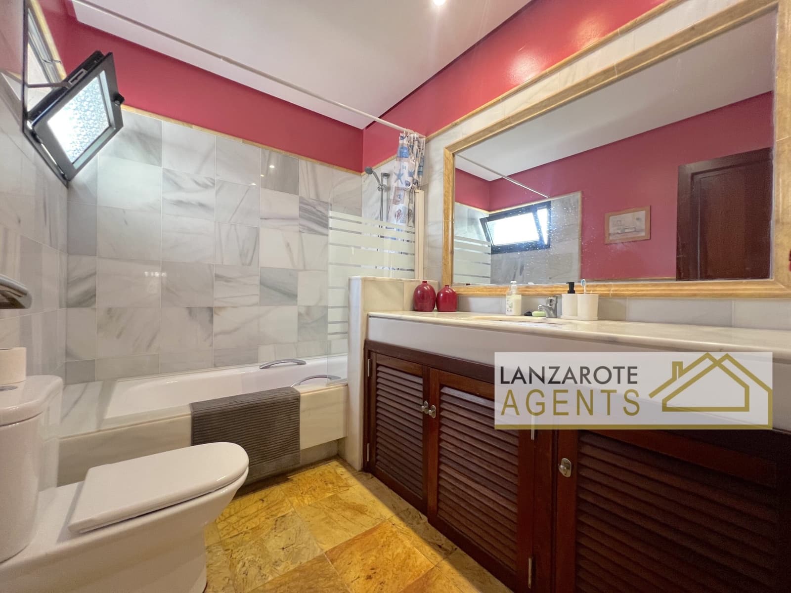 2 bedroom Villa for sale in Playa Blanca with pool - € 475,000 (Ref: 9511184)