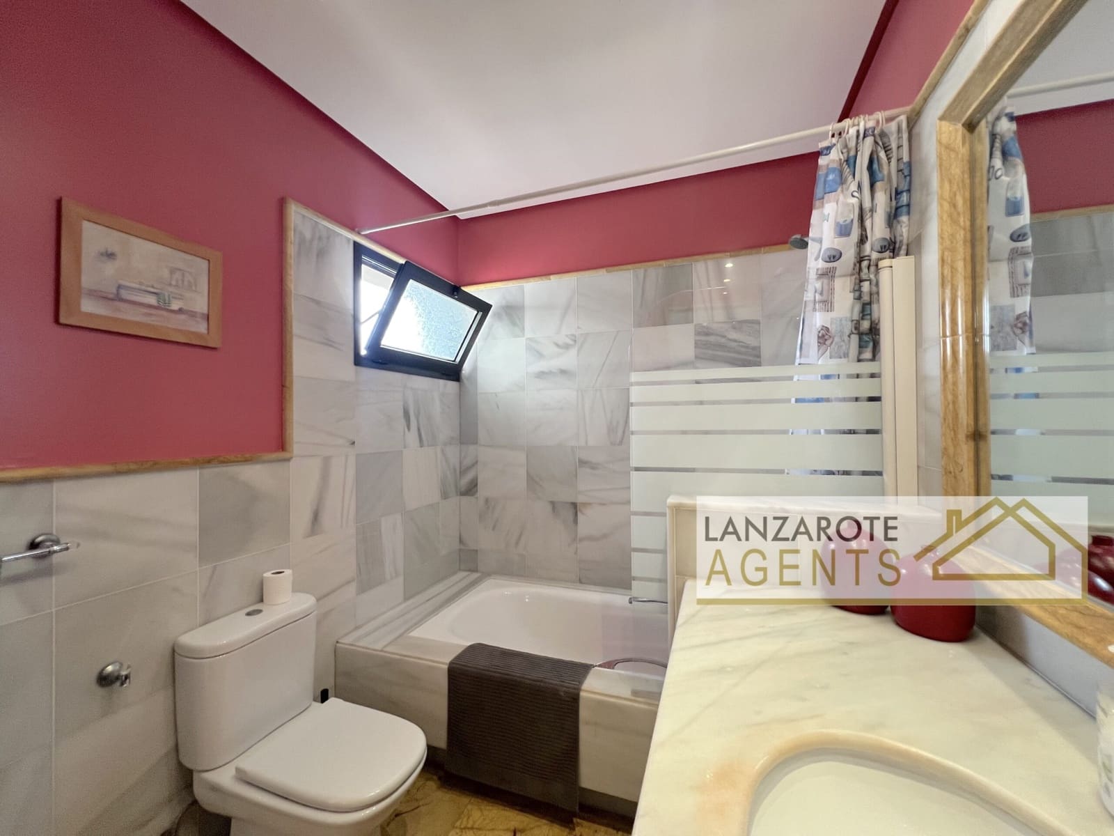2 bedroom Villa for sale in Playa Blanca with pool - € 475,000 (Ref: 9511184)