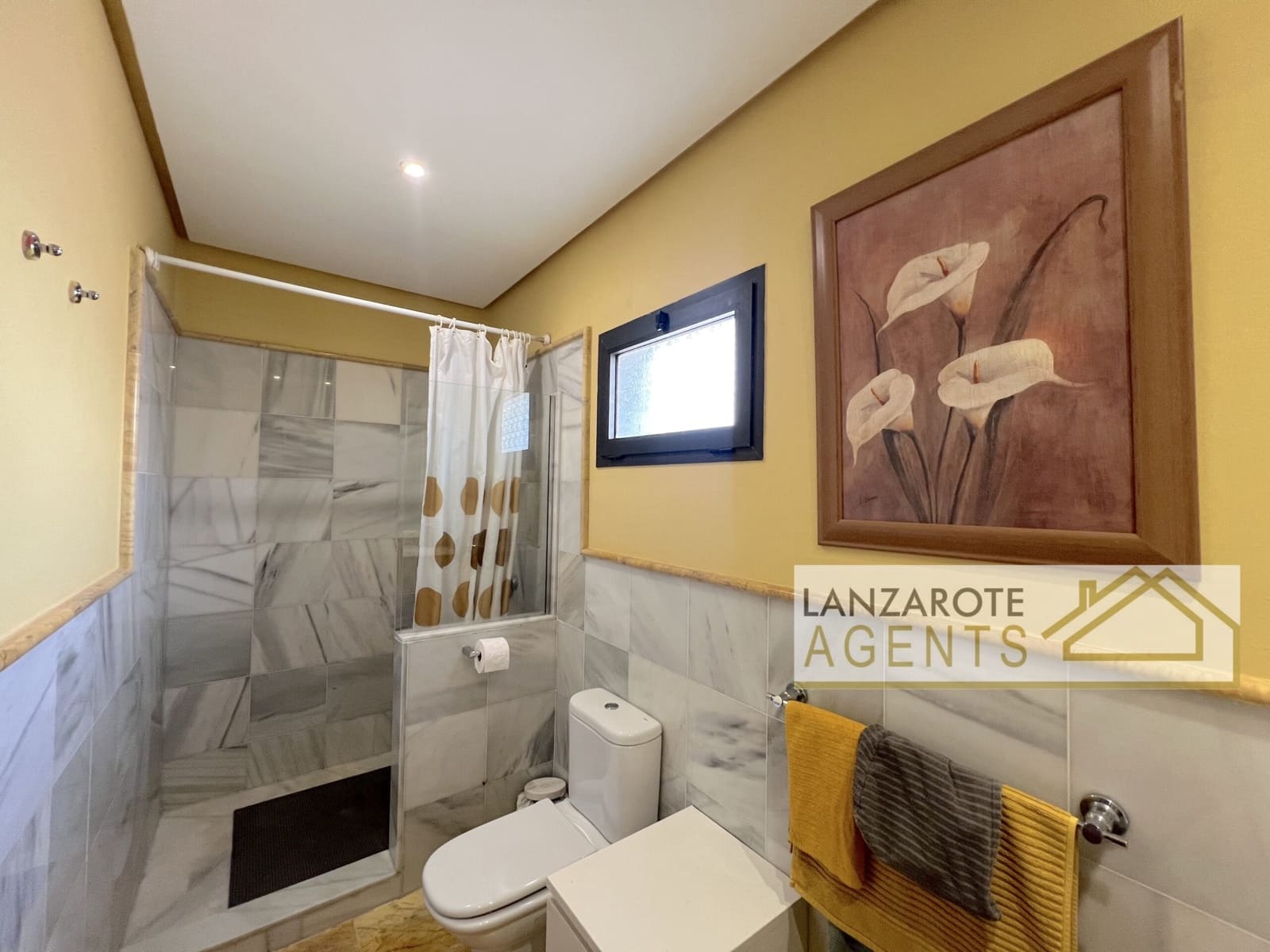 2 bedroom Villa for sale in Playa Blanca with pool - € 475,000 (Ref: 9511184)