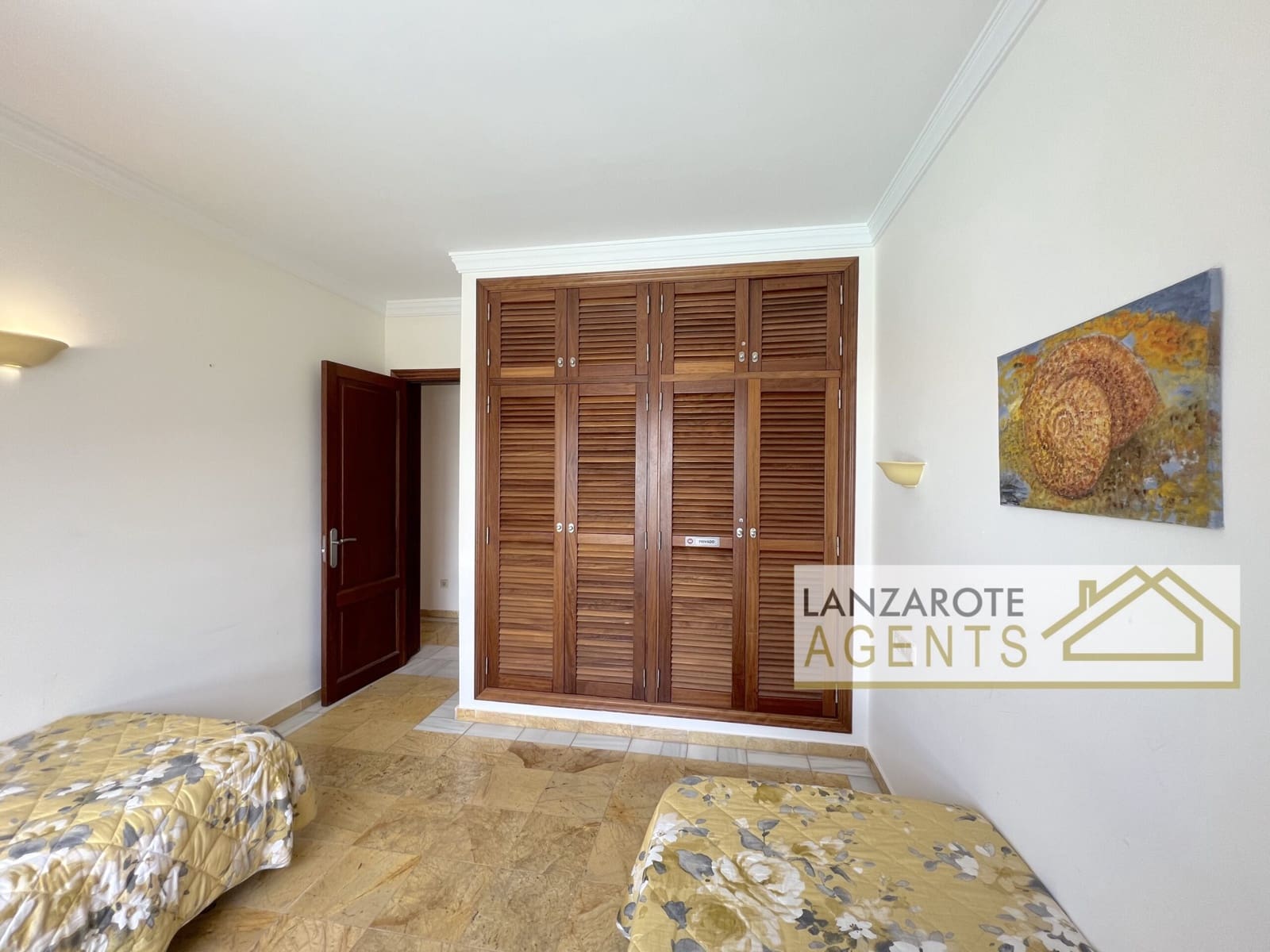 2 bedroom Villa for sale in Playa Blanca with pool - € 475,000 (Ref: 9511184)