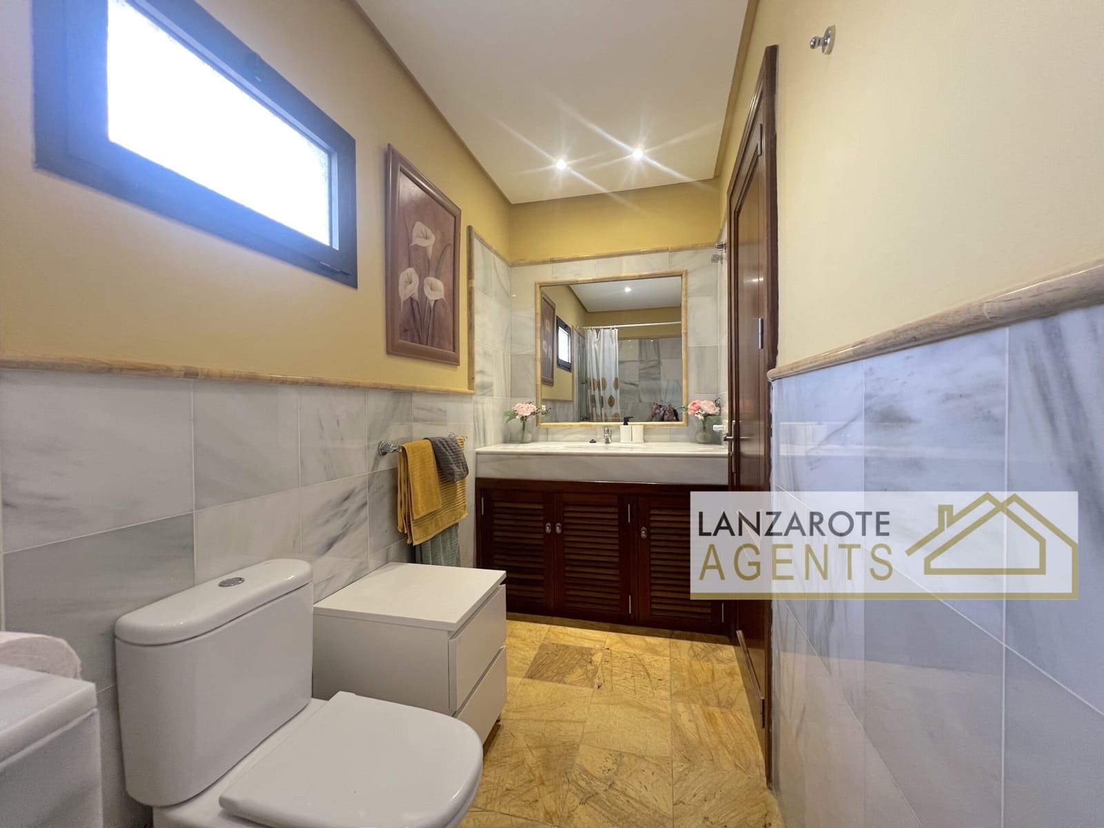 2 bedroom Villa for sale in Playa Blanca with pool - € 475,000 (Ref: 9511184)