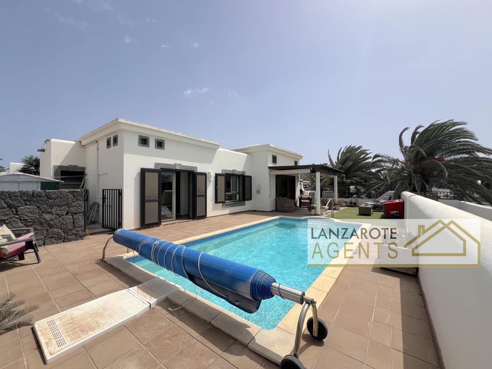 2 bedroom Villa for sale in Playa Blanca with pool - € 475,000 (Ref: 9511184)