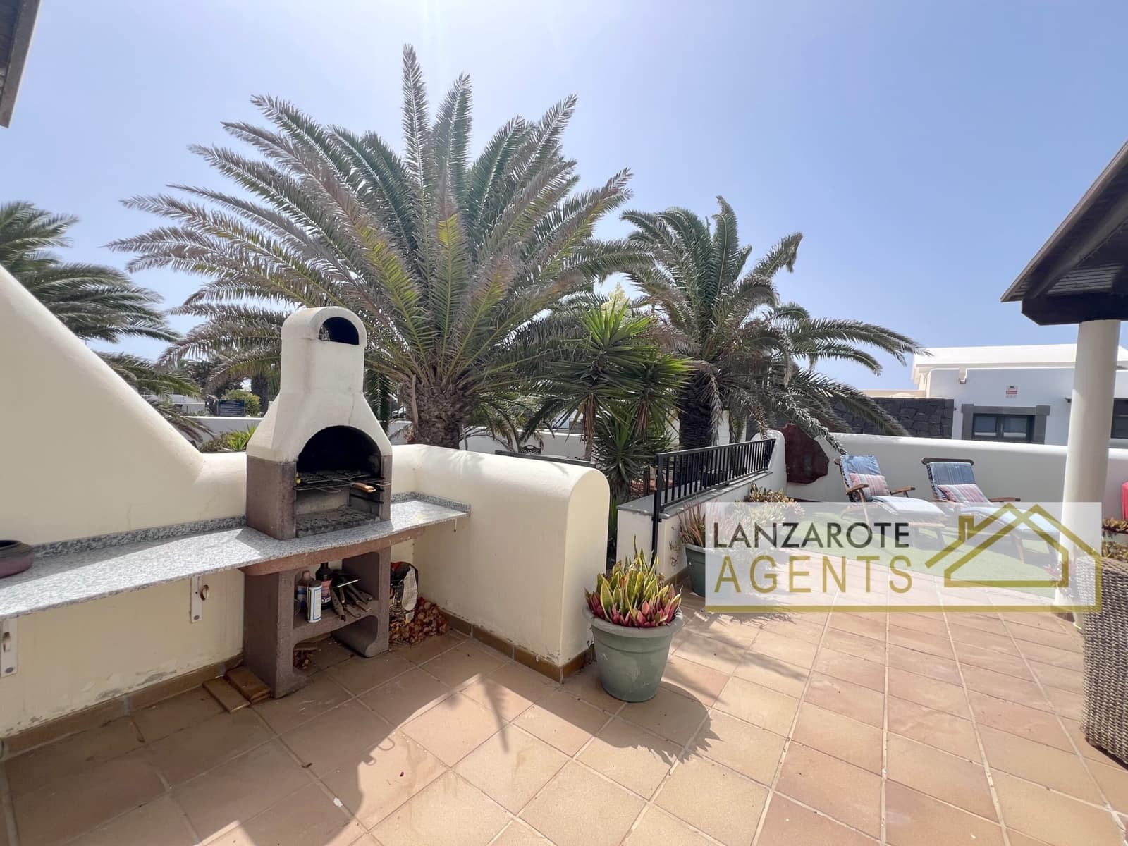 2 bedroom Villa for sale in Playa Blanca with pool - € 475,000 (Ref: 9511184)