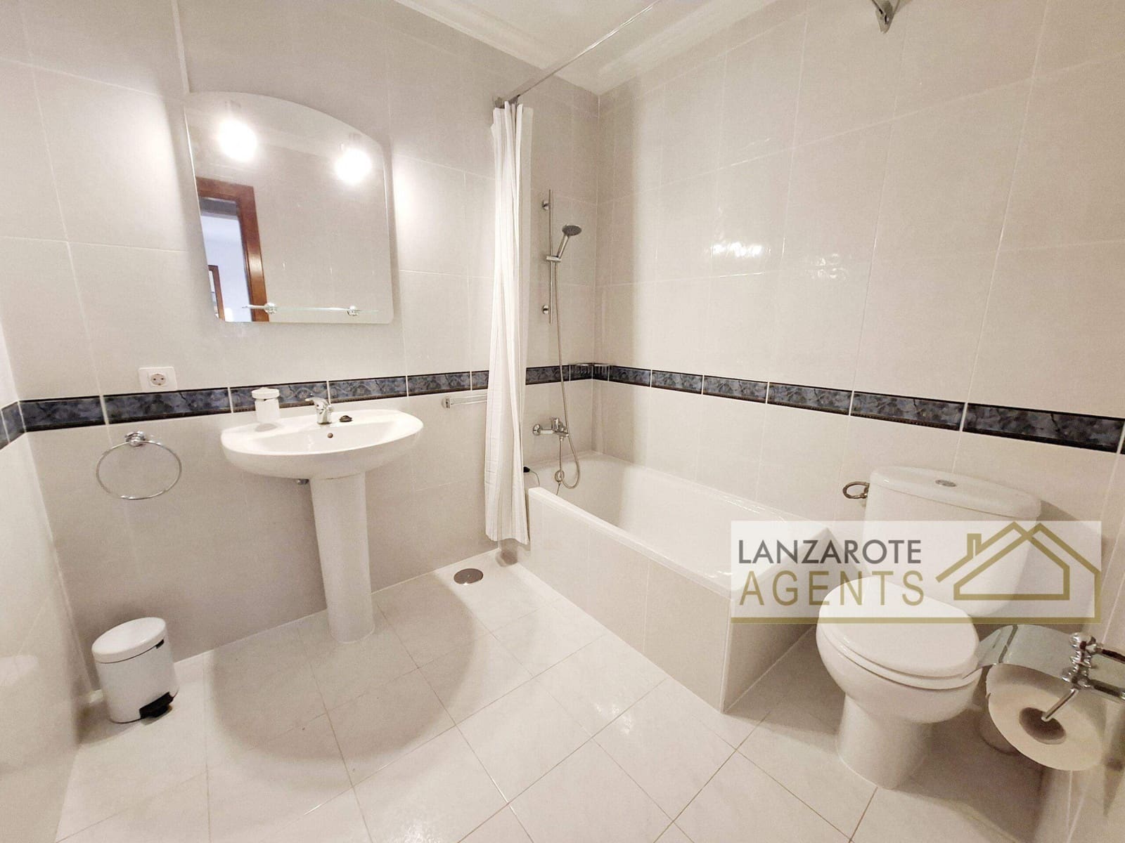 3 makuuhuone Huvila myytävänä paikassa Playa Blanca - 445 000 € (Ref: 9588479)