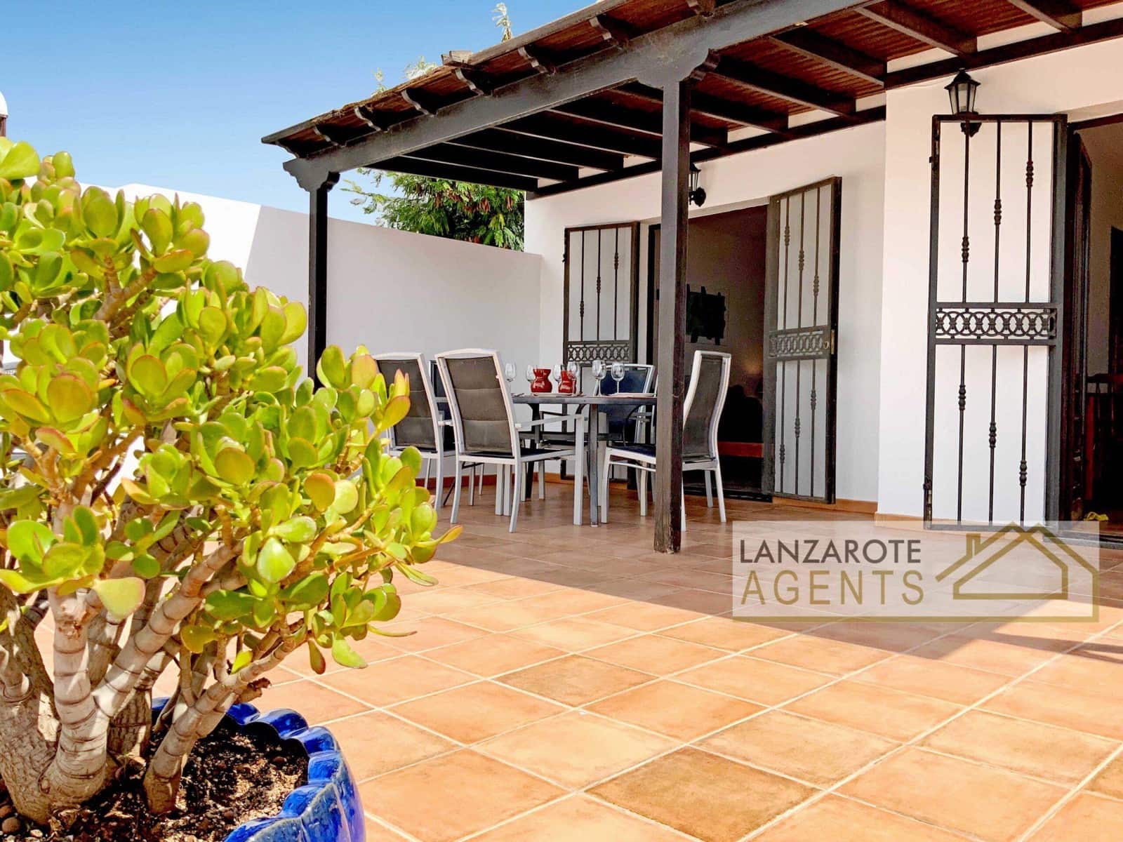 3 makuuhuone Huvila myytävänä paikassa Playa Blanca - 445 000 € (Ref: 9588479)