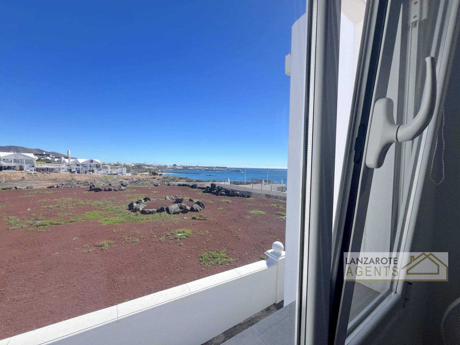 2 slaapkamer Appartement te koop in Playa Blanca - € 269.000 (Ref: 9598206)