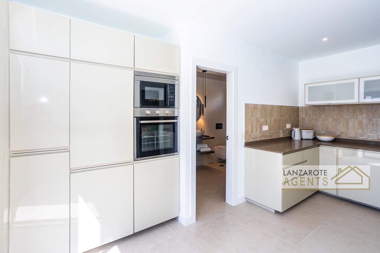 4 makuuhuone Huvila myytävänä paikassa Playa Blanca - 250 000 € (Ref: 9600009)