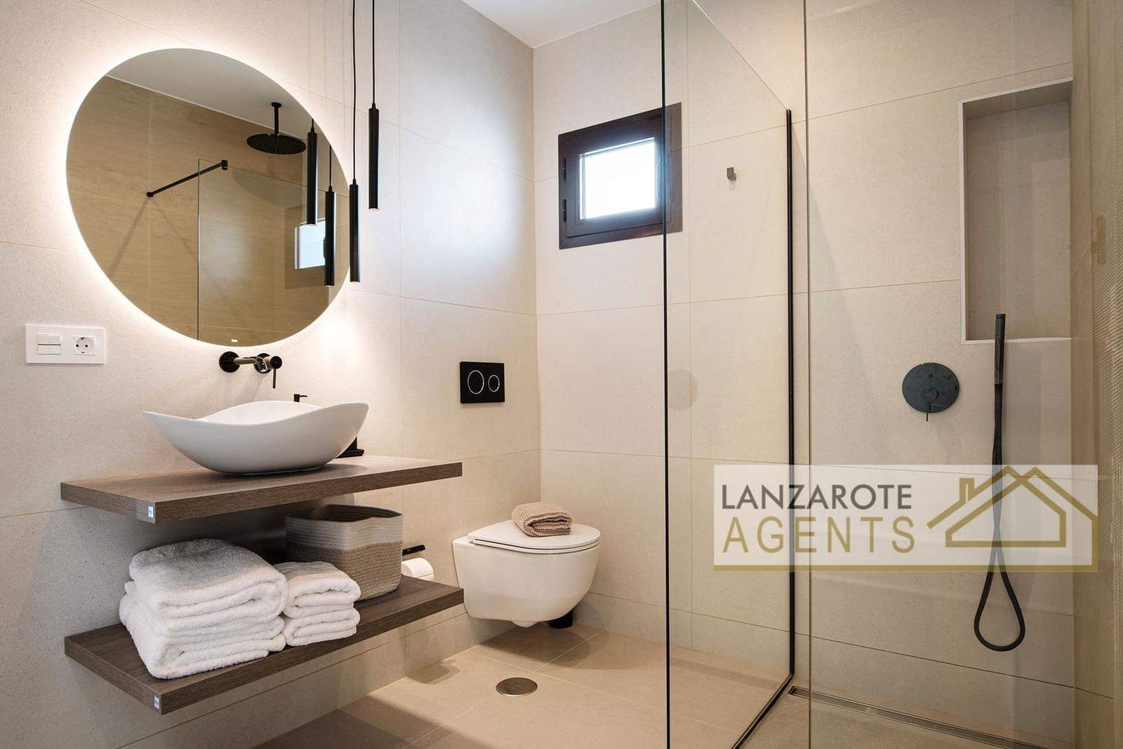 4 makuuhuone Huvila myytävänä paikassa Playa Blanca - 250 000 € (Ref: 9600009)