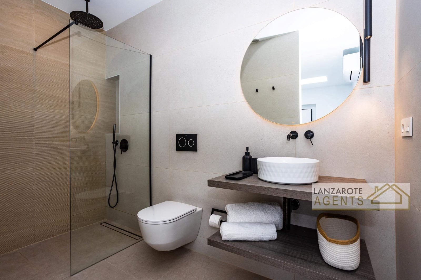 4 makuuhuone Huvila myytävänä paikassa Playa Blanca - 250 000 € (Ref: 9600009)