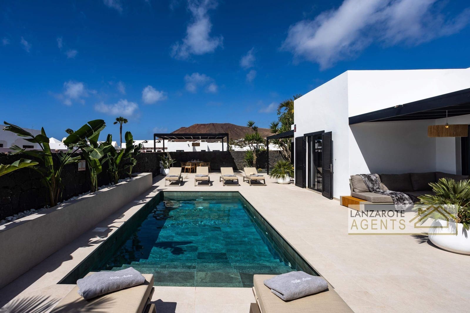 4 makuuhuone Huvila myytävänä paikassa Playa Blanca - 250 000 € (Ref: 9600009)