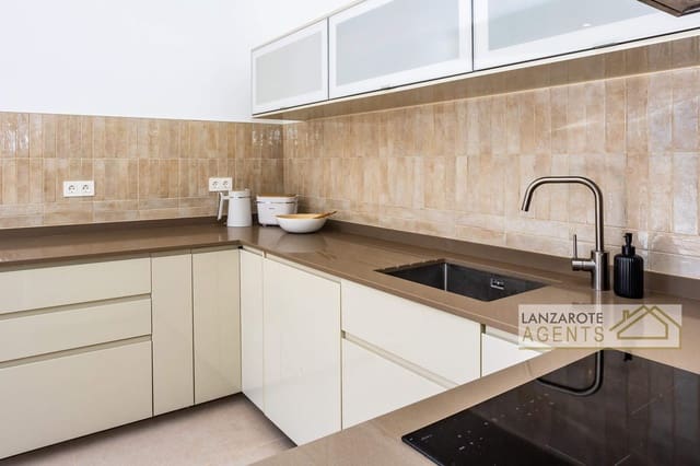 4 makuuhuone Huvila myytävänä paikassa Playa Blanca, Yaiza - 250 000 € (Ref: 9600009)