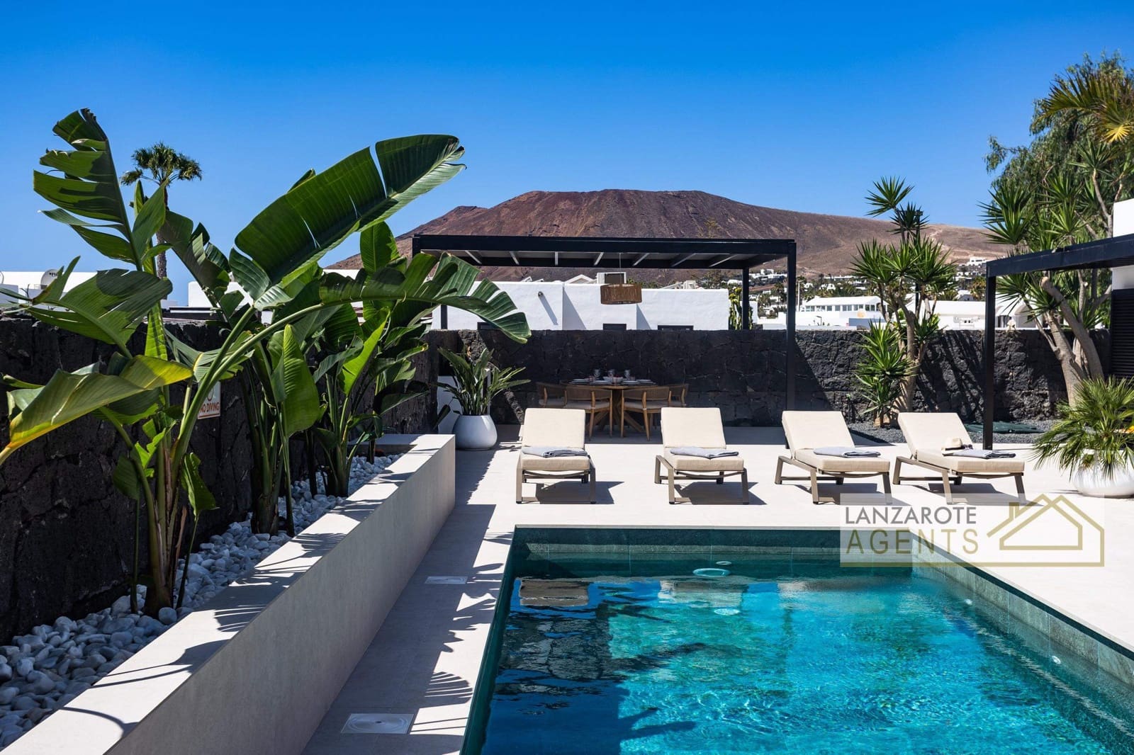 4 makuuhuone Huvila myytävänä paikassa Playa Blanca - 250 000 € (Ref: 9600009)