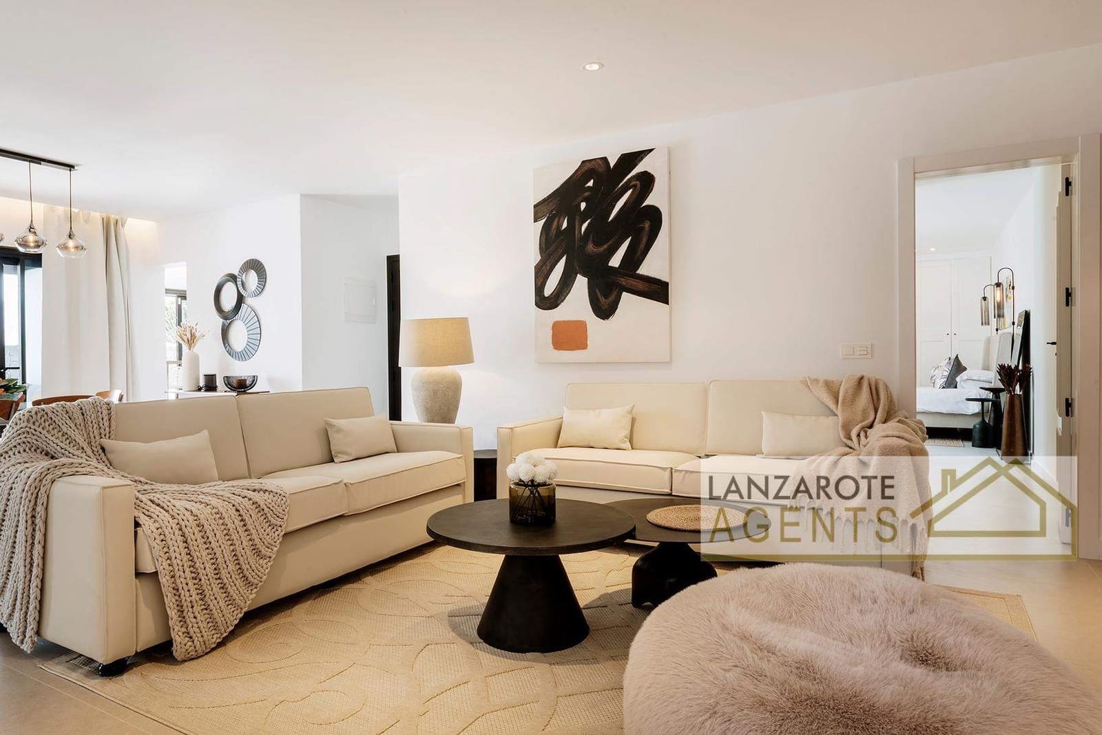 4 bedroom Villa for sale in Playa Blanca with pool - € 250,000 (Ref: 9600009)