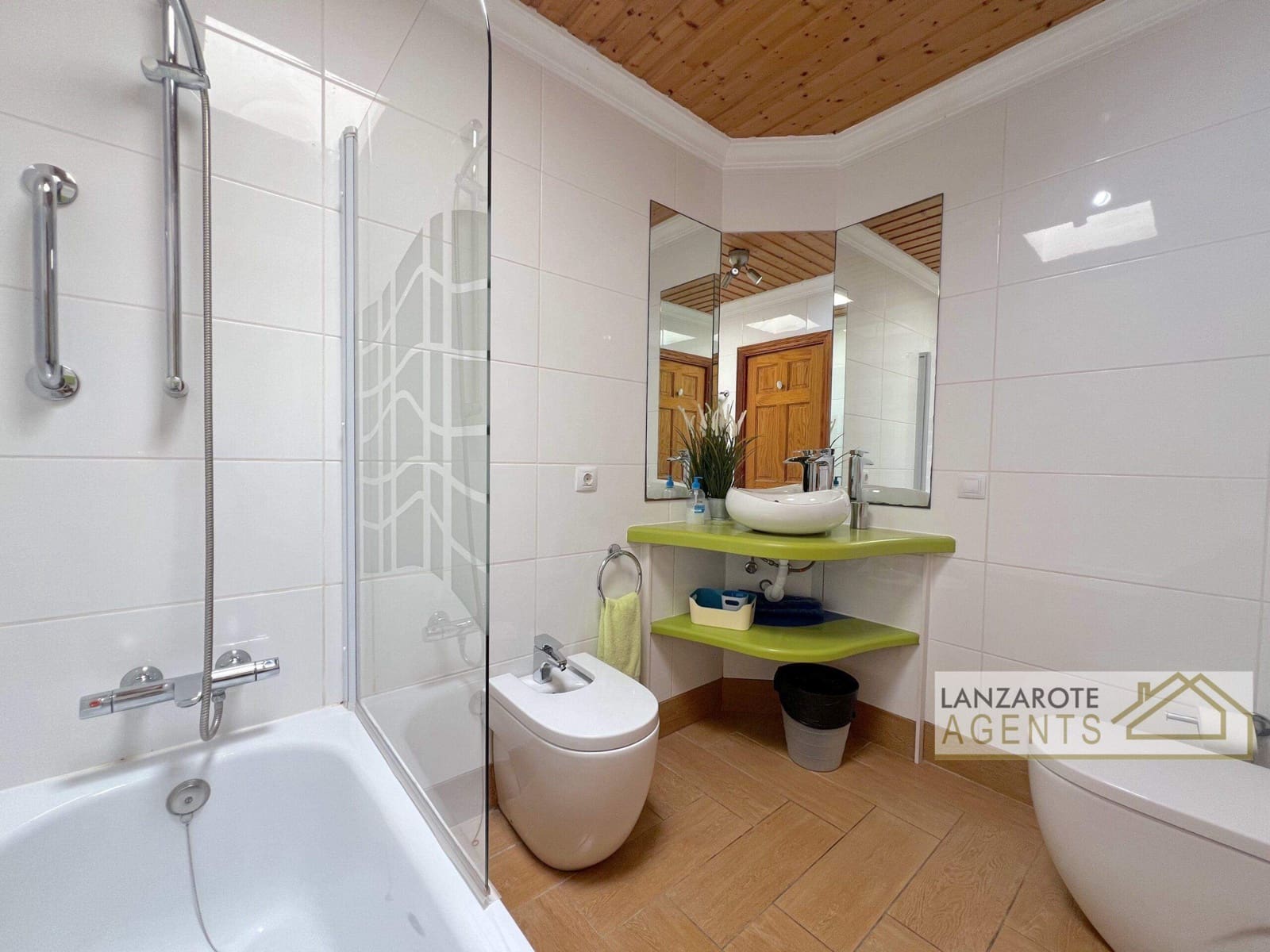 4 bedroom Villa for sale in Playa Blanca - € 545,000 (Ref: 9610211)