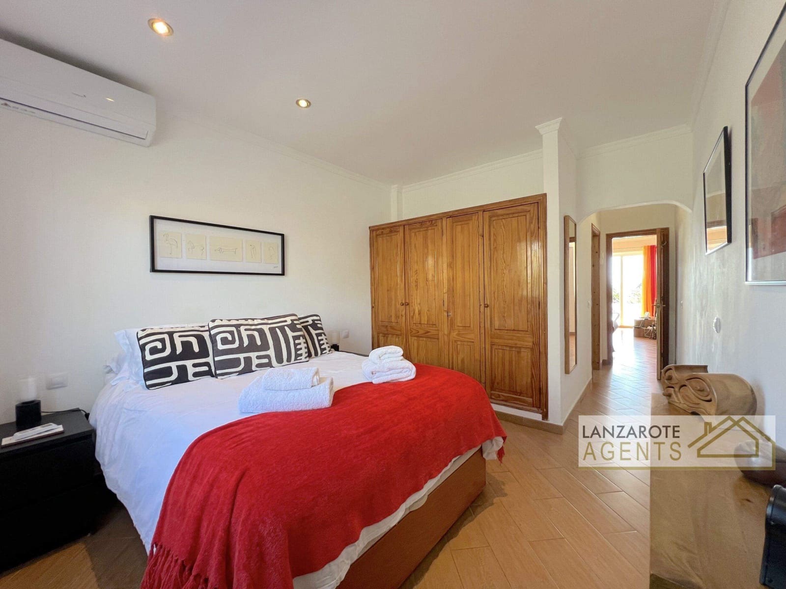 4 bedroom Villa for sale in Playa Blanca - € 545,000 (Ref: 9610211)