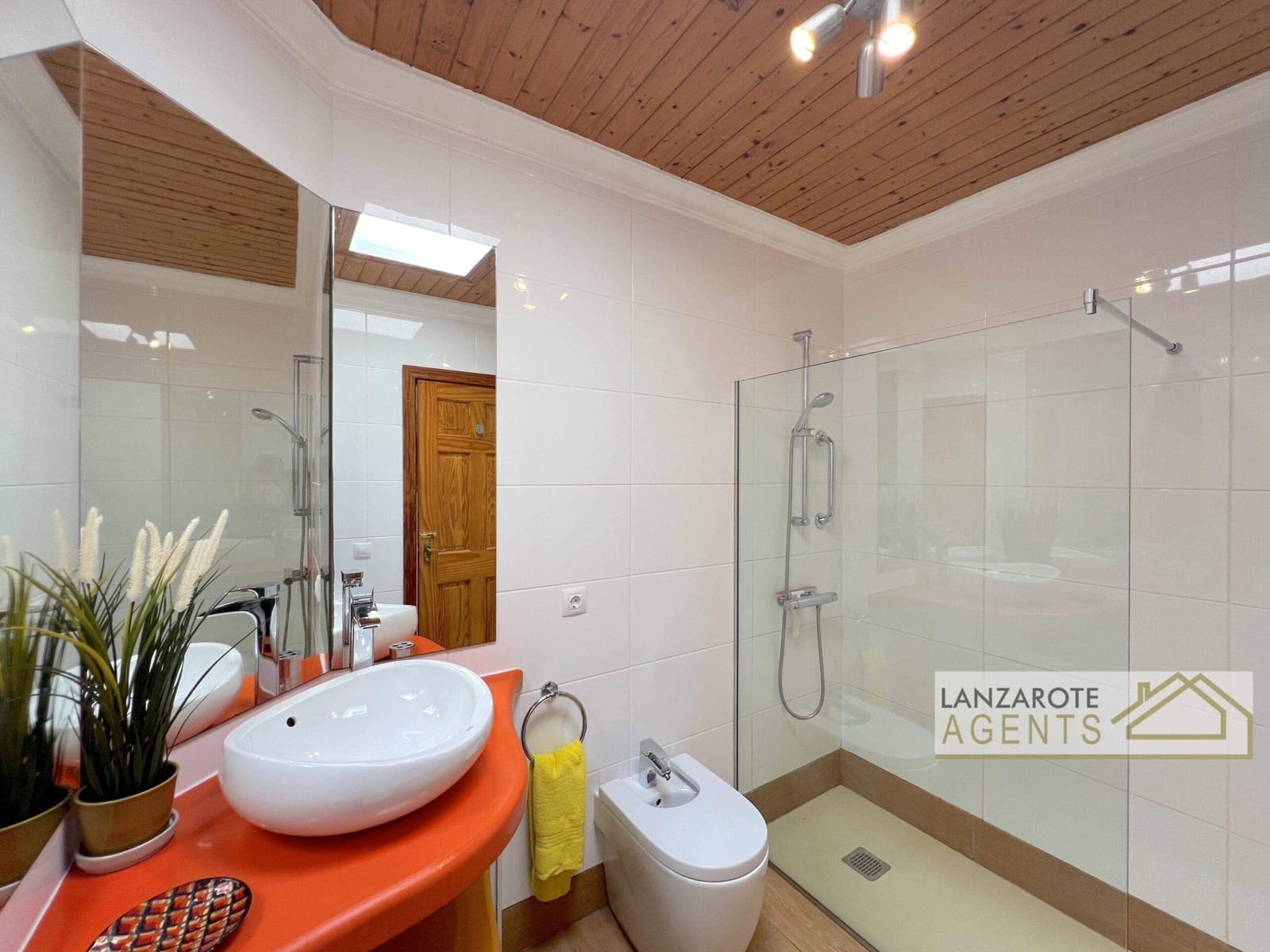 4 bedroom Villa for sale in Playa Blanca - € 545,000 (Ref: 9610211)