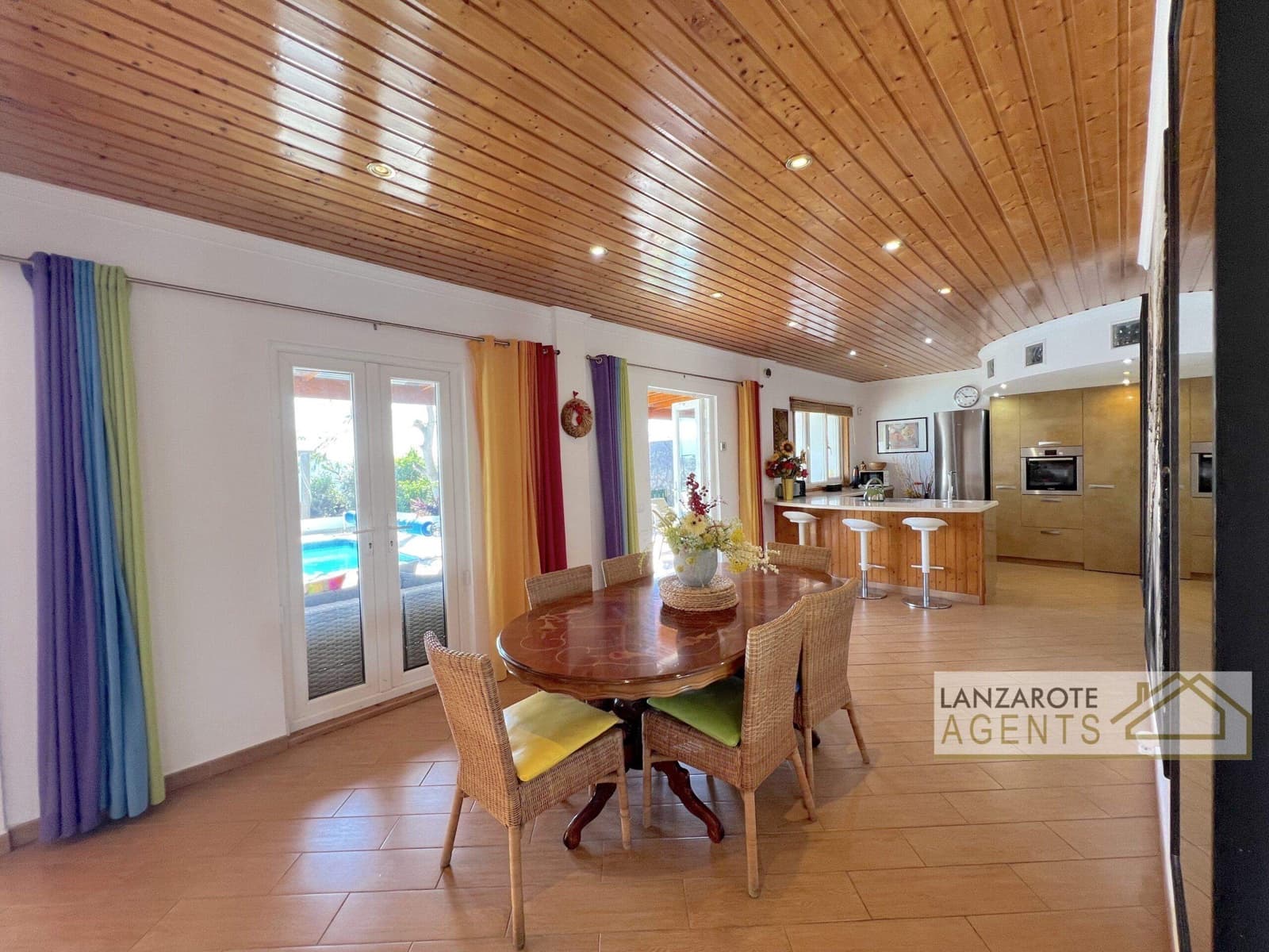 4 bedroom Villa for sale in Playa Blanca - € 545,000 (Ref: 9610211)