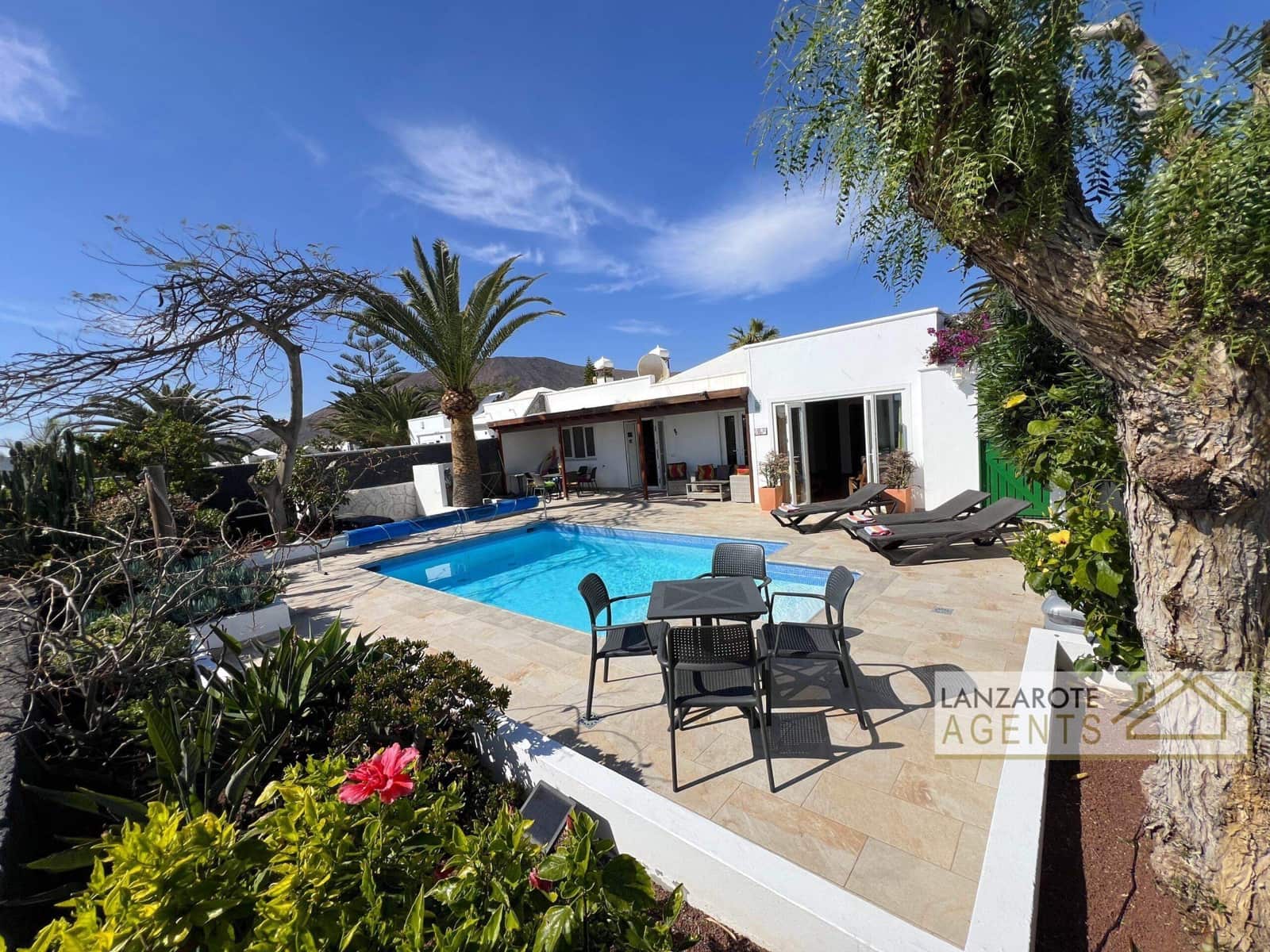 4 bedroom Villa for sale in Playa Blanca - € 545,000 (Ref: 9610211)