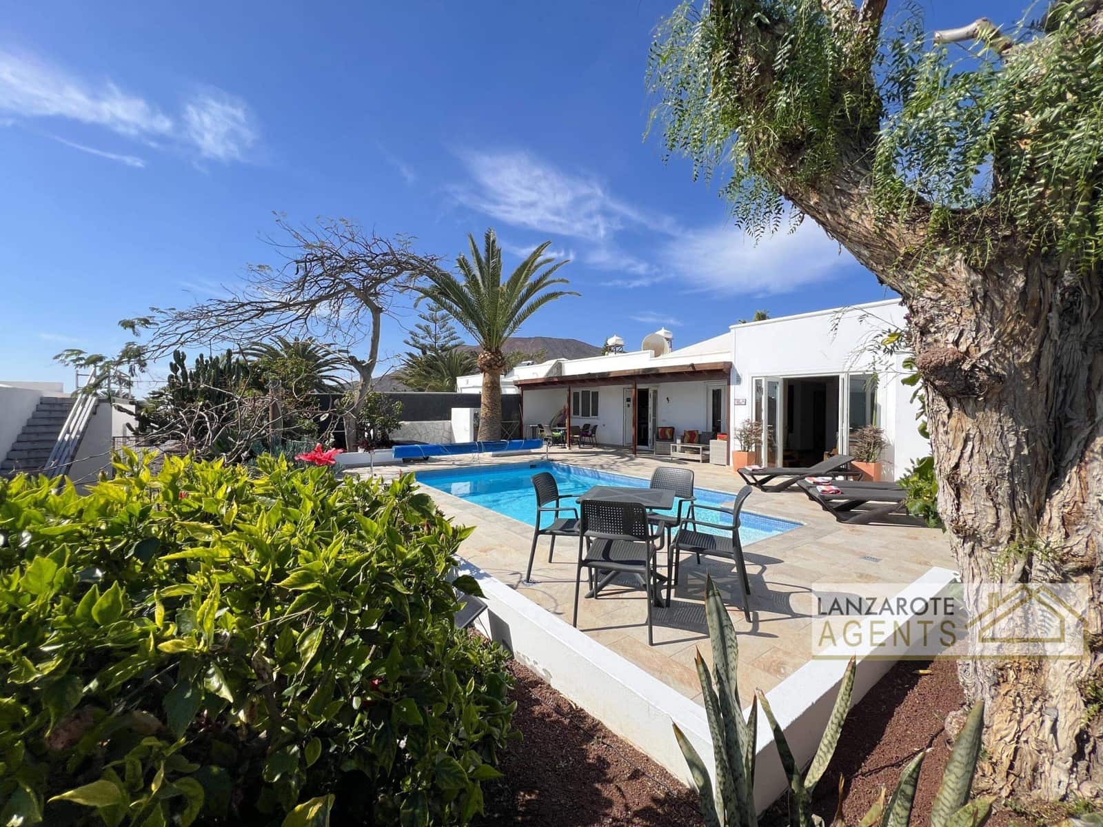 4 bedroom Villa for sale in Playa Blanca - € 545,000 (Ref: 9610211)