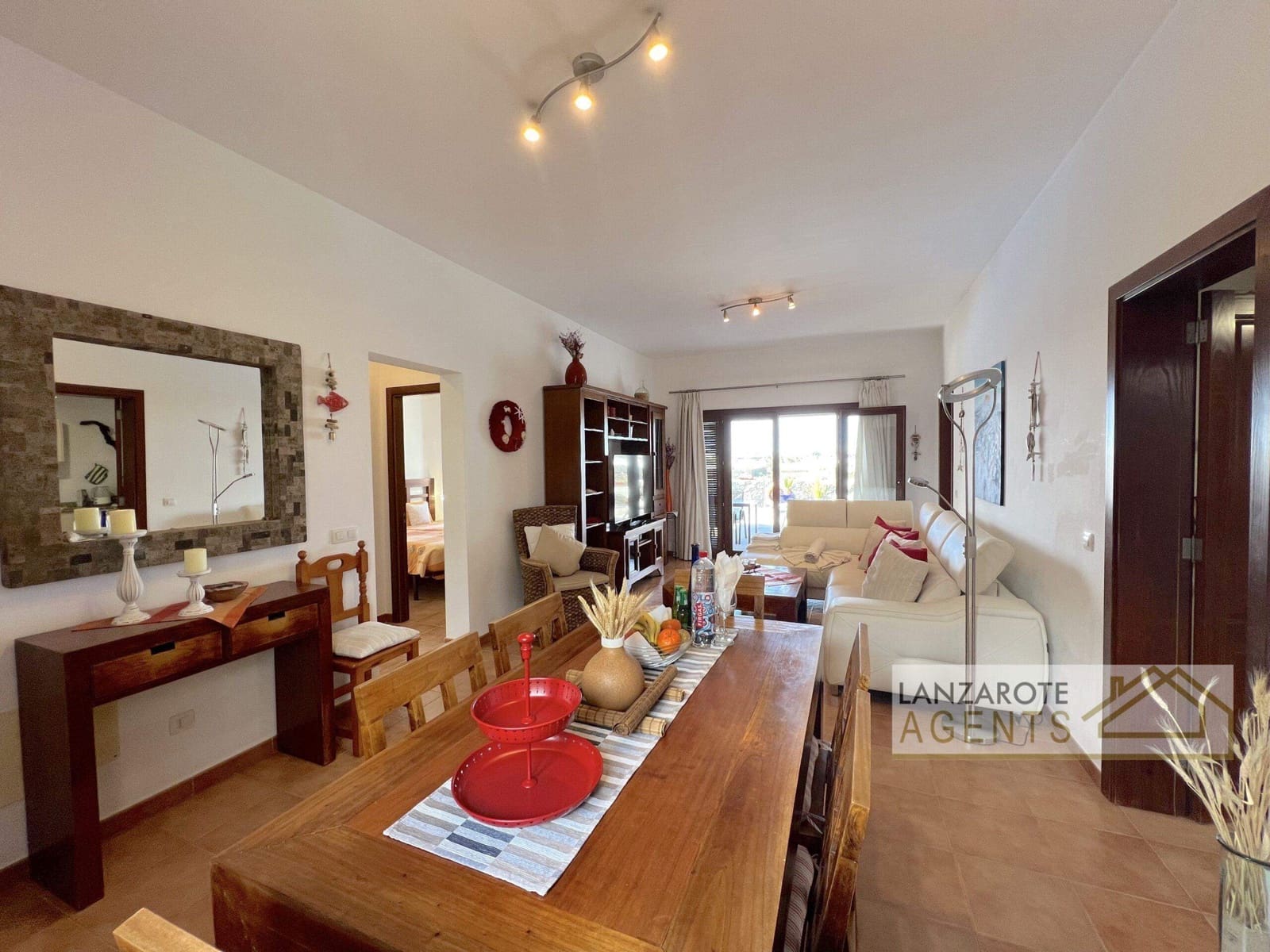 3 bedroom Villa for sale in Playa Blanca with pool - € 450,000 (Ref: 9610212)