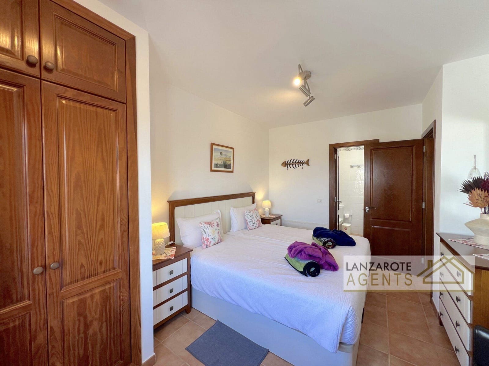 3 bedroom Villa for sale in Playa Blanca with pool - € 450,000 (Ref: 9610212)