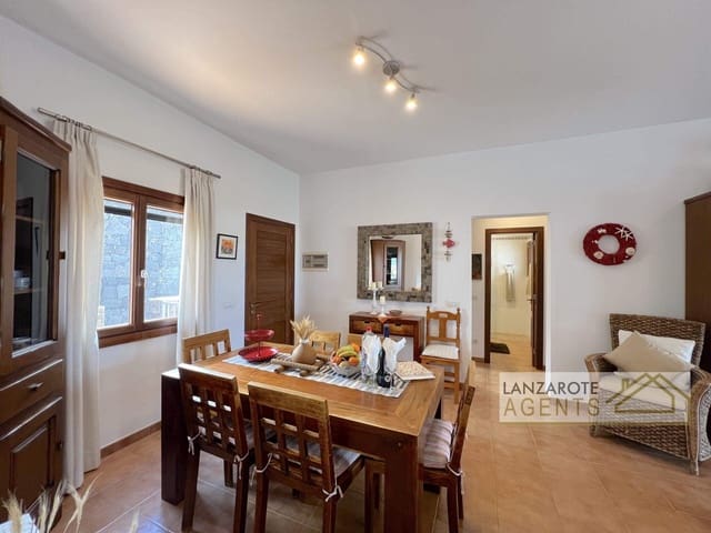 3 sovrum Villa till salu i Playa Blanca, Yaiza med pool - 450 000 € (Ref: 9610212)