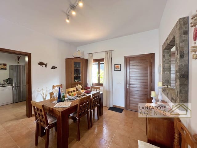 3 sovrum Villa till salu i Playa Blanca, Yaiza med pool - 450 000 € (Ref: 9610212)