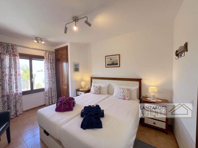 3 sovrum Villa till salu i Playa Blanca, Yaiza med pool - 450 000 € (Ref: 9610212)