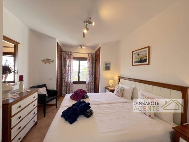 3 sovrum Villa till salu i Playa Blanca, Yaiza med pool - 450 000 € (Ref: 9610212)
