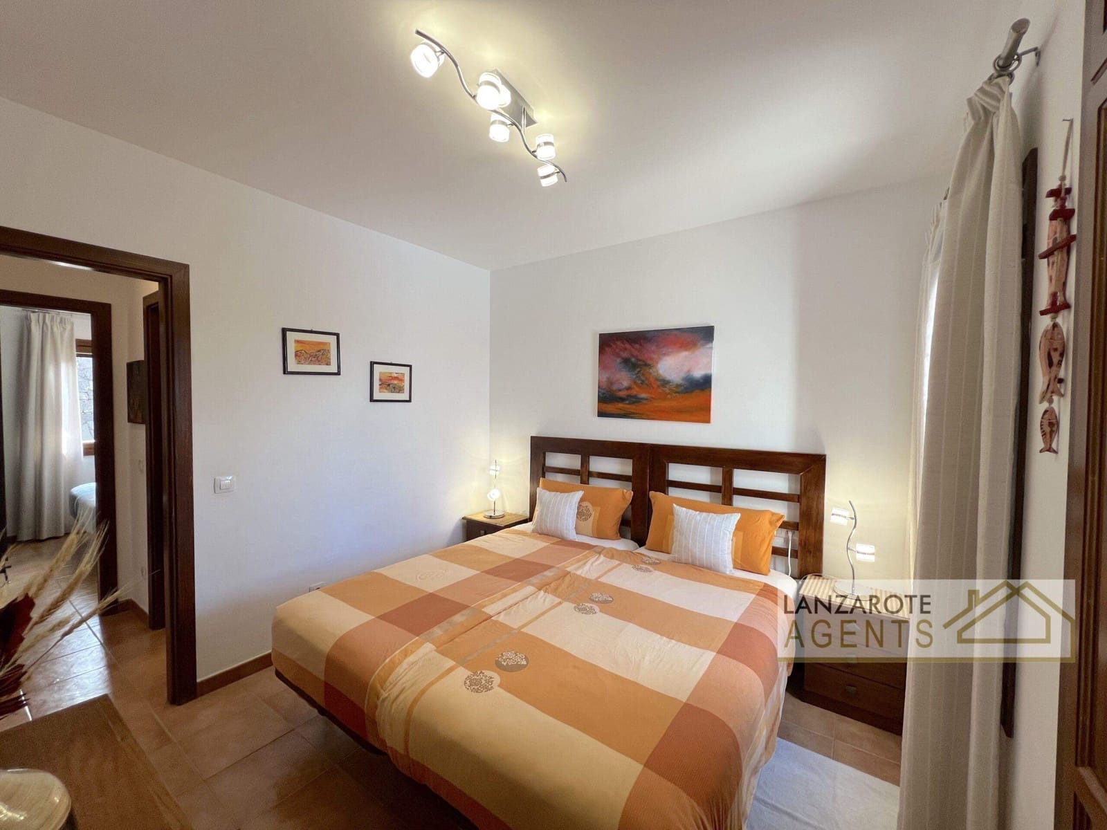 3 bedroom Villa for sale in Playa Blanca with pool - € 450,000 (Ref: 9610212)