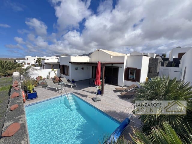 3 sovrum Villa till salu i Playa Blanca, Yaiza med pool - 450 000 € (Ref: 9610212)