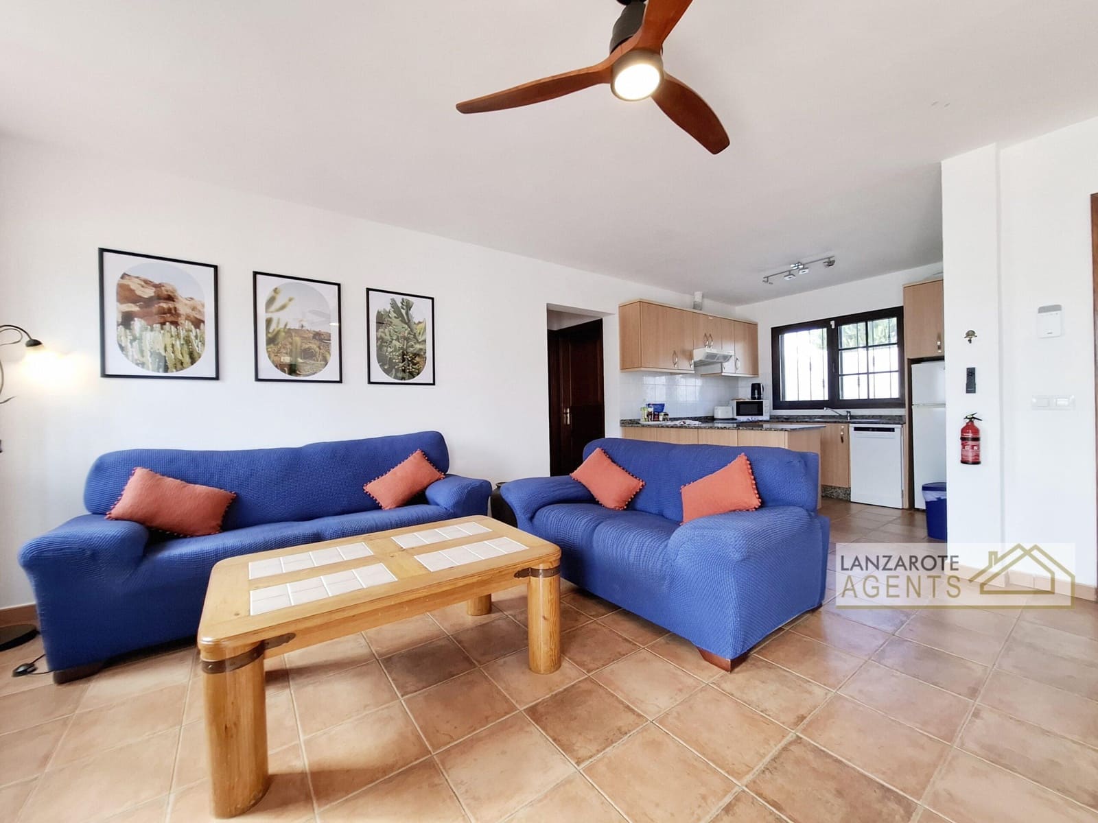 3 bedroom Villa for sale in Playa Blanca with pool - € 449,000 (Ref: 9627997)