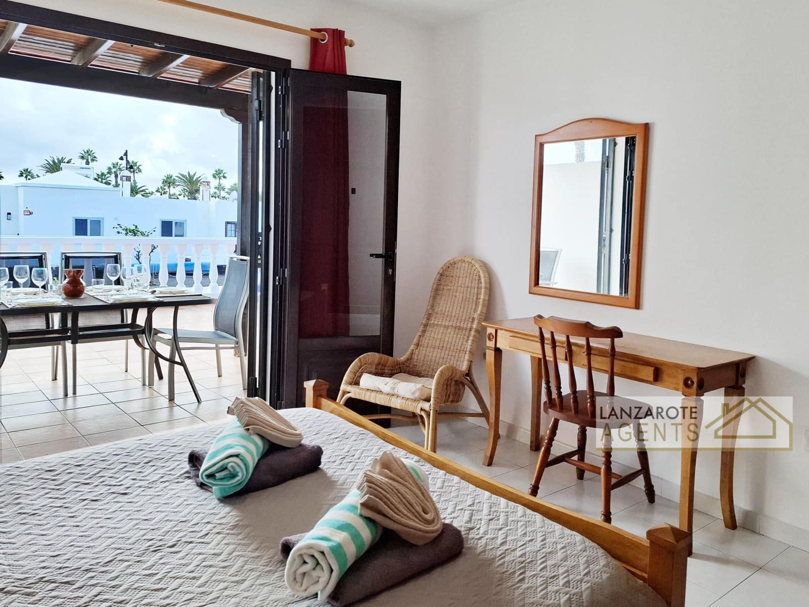 3 bedroom Villa for sale in Playa Blanca with pool - € 449,000 (Ref: 9627997)