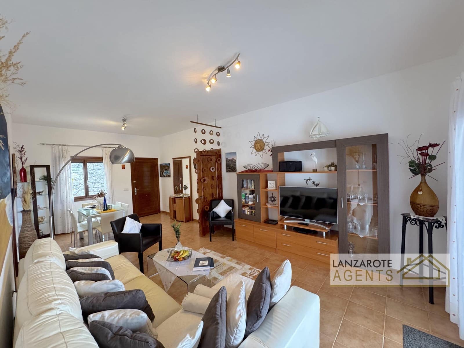 3 soveværelse Villa til salg i Playa Blanca med swimmingpool - € 499.000 (Ref: 9652395)