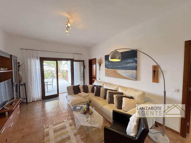 3 slaapkamer Villa te koop in Playa Blanca, Yaiza met zwembad - € 499.000 (Ref: 9652395)