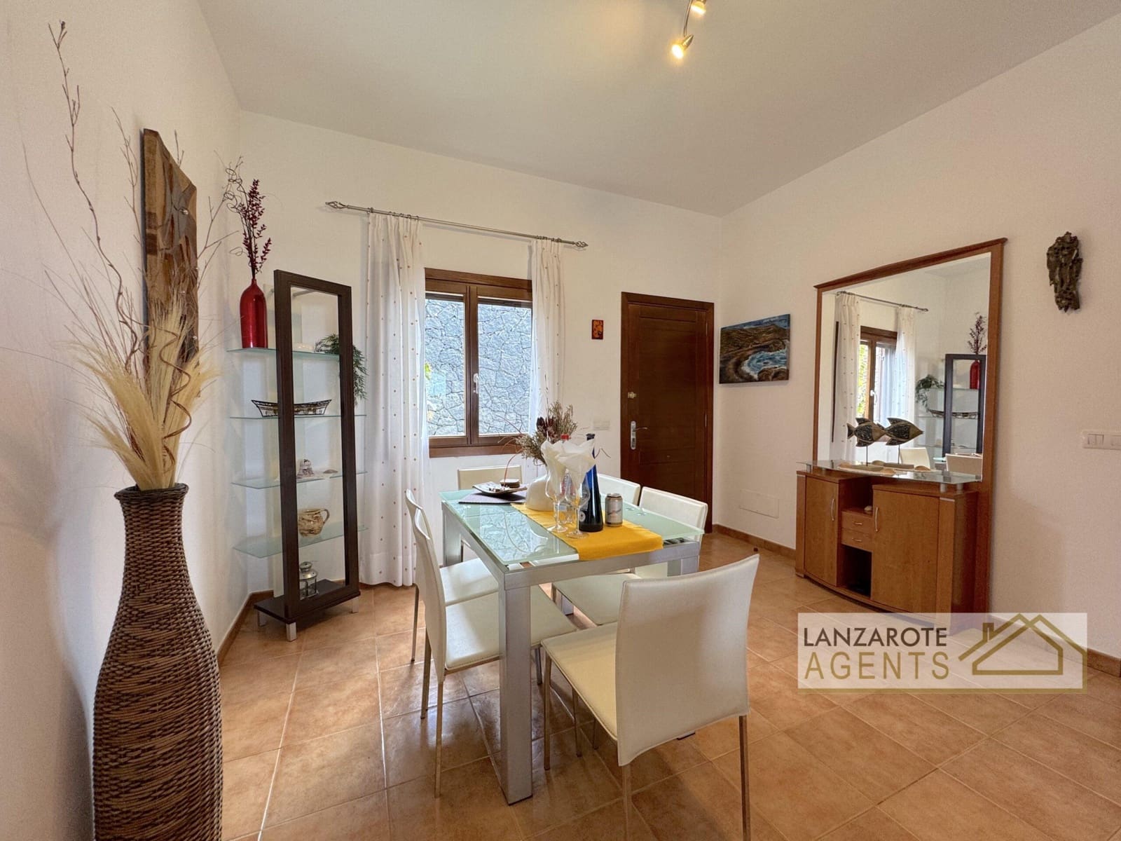 3 soveværelse Villa til salg i Playa Blanca med swimmingpool - € 499.000 (Ref: 9652395)