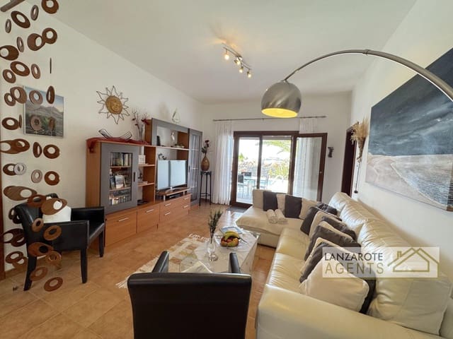 3 slaapkamer Villa te koop in Playa Blanca, Yaiza met zwembad - € 499.000 (Ref: 9652395)